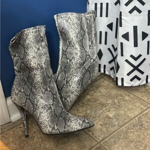 Snakeskin Patterned Boots/Booties